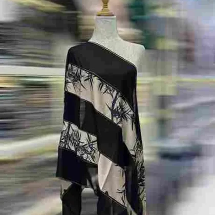 شال نسائي راقٍ – لمسة من الفخامة لكل إطلالة